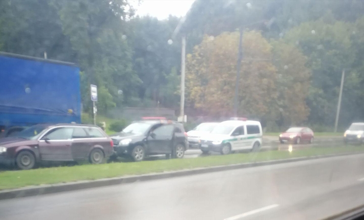 Tunelio gatvėje – keturių automobilių avarija