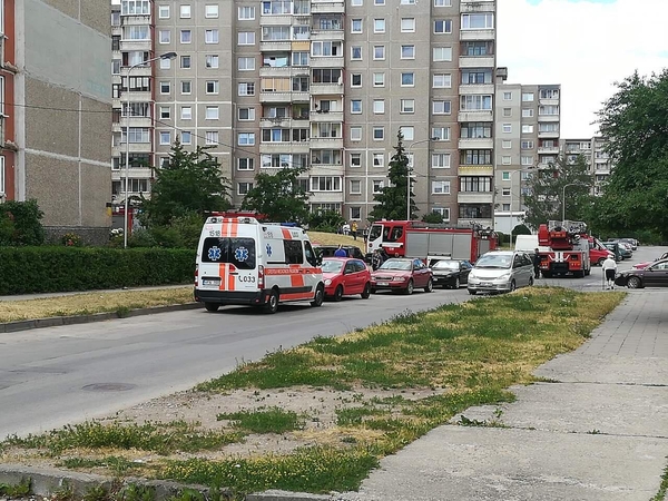 Šilainiuose kilus gaisrui lifte užstrigo dvi moterys