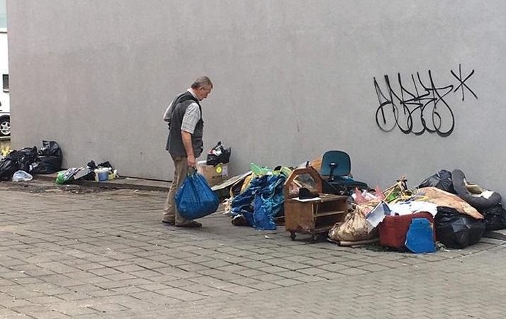 Pasipiktinęs kaunietis: nespėjai atnešti šiukšlių – nešiesi jas namo