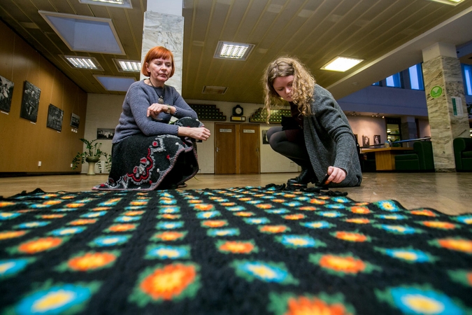 Didžiausią antklodę Europai neria ir bibliotekininkės