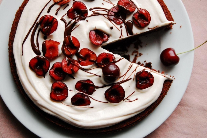 Šokoladinis tortas su vyšniomis