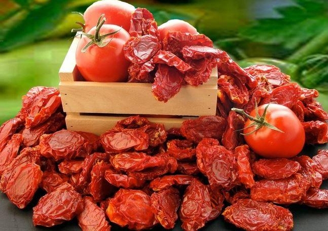 Naminiai saulėje džiovinti pomidorai