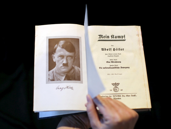 Vokietijoje į knygynus sugrįžta nuogąstavimus tebekurstanti A. Hitlerio „Mein Kampf“