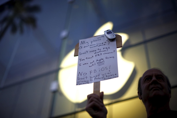 „Apple“ vadovas gina vartotojų duomenų privatumą