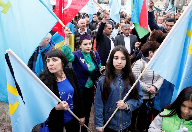 Nepaisydami draudimų Krymo totoriai paminėjo stalinistinės tremties 72 metines