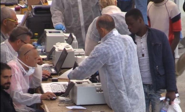 Migrantas iš Nigerijos: Sicilijoje atsiradus darbo vietai, ji neatiteks juodaodžiui