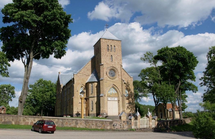 Veprių Švč. Mergelės Marijos Rožančiaus Karalienės bažnyčia