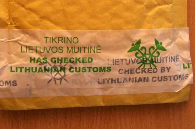 Per tris dienas sulaikyta dešimt pašto siuntų su narkotikais
