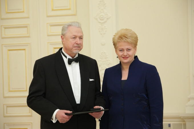 Šalies vadovai jubiliejaus proga pasveikino operos solistą V. K. Noreiką 