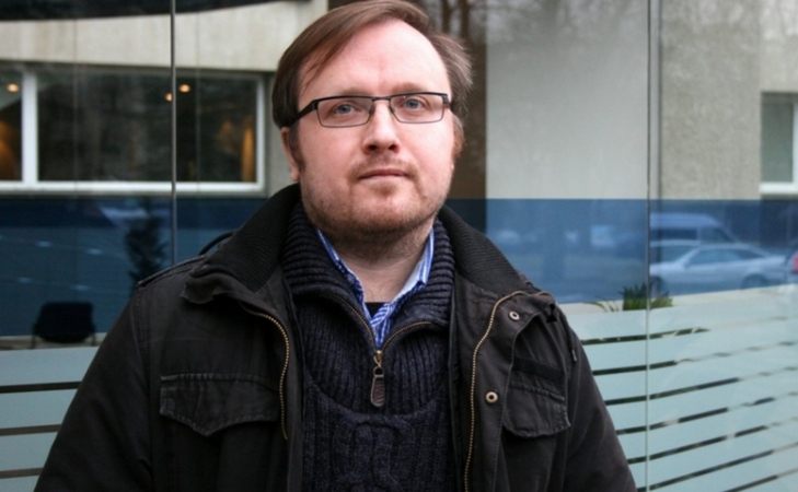 Mokslo populiarintojas: robotai pirmiausia pakeis turinčius aukštąjį išsilavinimą