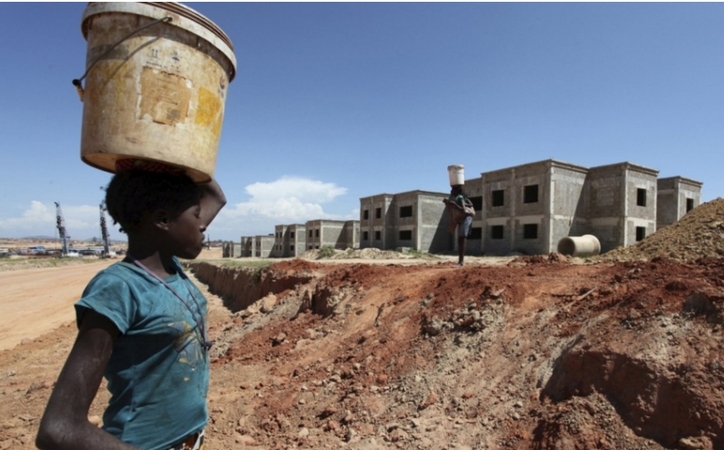 Užsachario Afrika: geriau gyventi lūšnynuose nei kaimuose