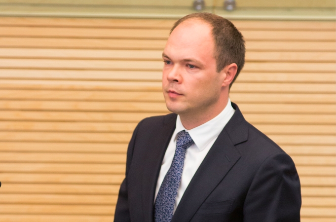 Dėl praleistų posėdžių „darbiečiui“ G. Tamošiūnui sumažinta alga