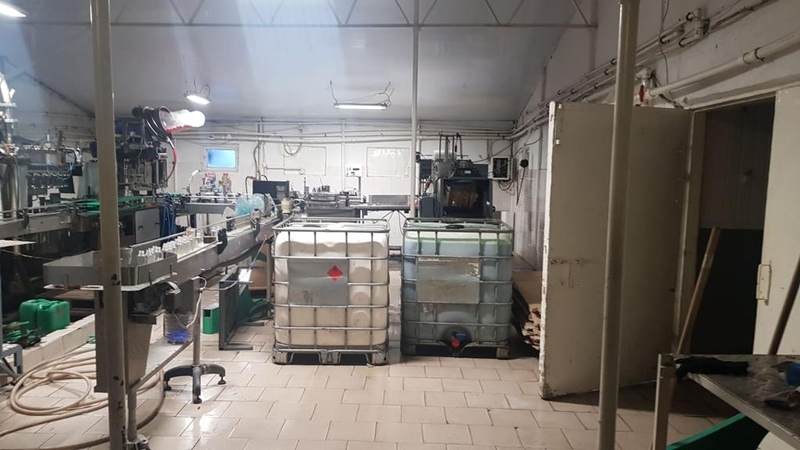 Operacija Kaune: išardytas falsifikuoto alkoholio verslas, sulaikyti penki įtariamieji