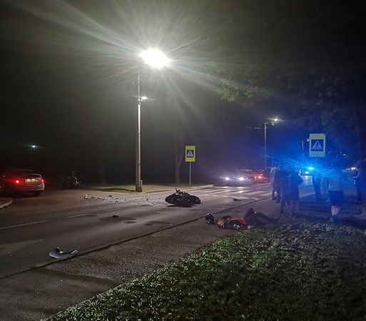 Kaune – skaudi BMW ir motociklo avarija: vienam vairuotojui gresia nemalonumai