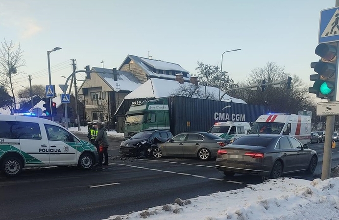 Labai ramų penktadienį Aleksote – dviejų automobilių avarija