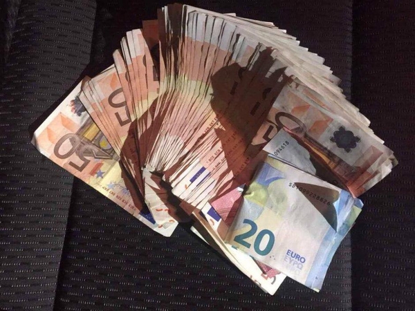Visaginų pareigūnų nesuviliojo ir 1 tūkts. eurų kyšis