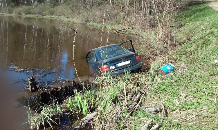 Panevėžio regione automobiliai jau atidarė maudynių sezoną 