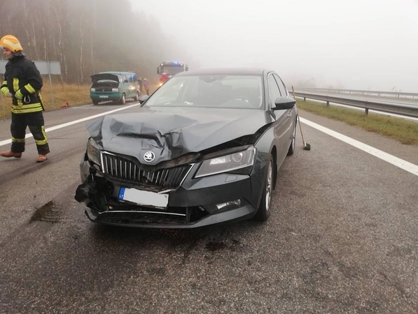 Greitkelyje susidūrė moterų vairuojami automobiliai, yra sužalotų