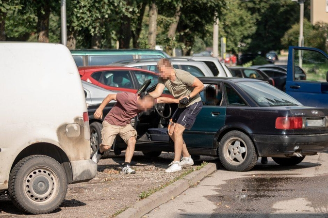 Tarp Eigulių daugiabučių – žaibiška sulaikymo operacija (unikalūs kadrai)