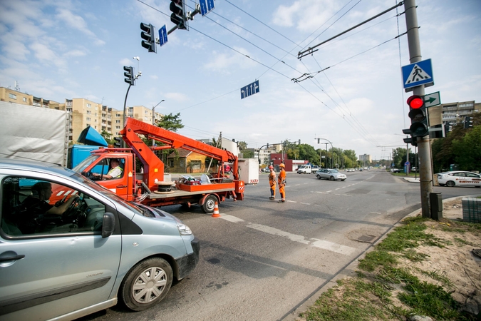 Vairuotojus Kaune piktina ne tik prasidėjusios spūstys: ar laukiama didelių avarijų?