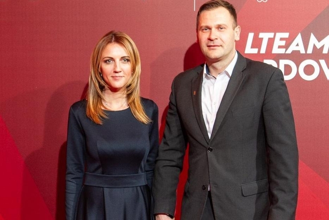 Žurnalistė D. Žeimytė su vyru jau sūpuoja sūnų: mes be proto laimingi!