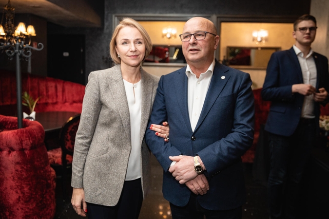 Visvaldas Matijošaitis su drauge
