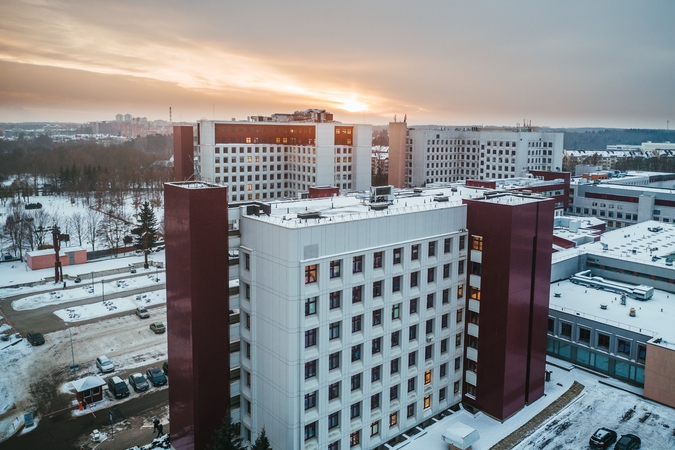 Žiniasklaida: dėl Santaros klinikų gydytojo – skundas į VSD: dalyvavo forume su Putinu 