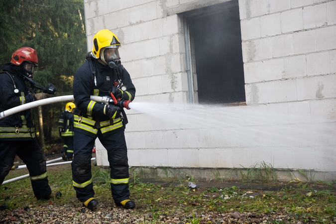 Panevėžyje pasikėsinta padegti renovuojamą namą