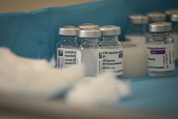 Skiepijimą „AstraZeneca“ vakcina sustabdė ir Latvija