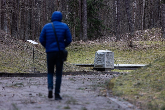 Apipaišyti Panerių memorialiniai paminklai