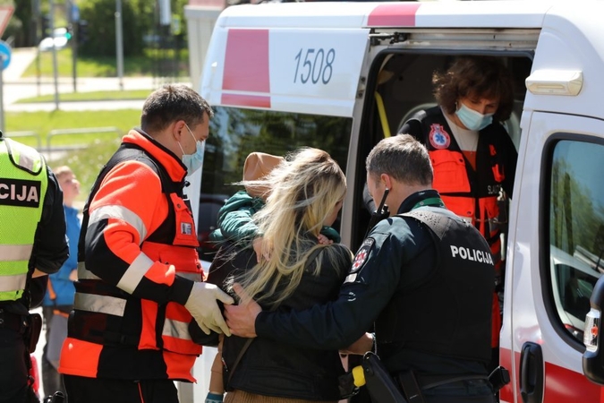 Mamos pagalbos šauksmas: užsitrenkė buto durys – viduje liko mažametis