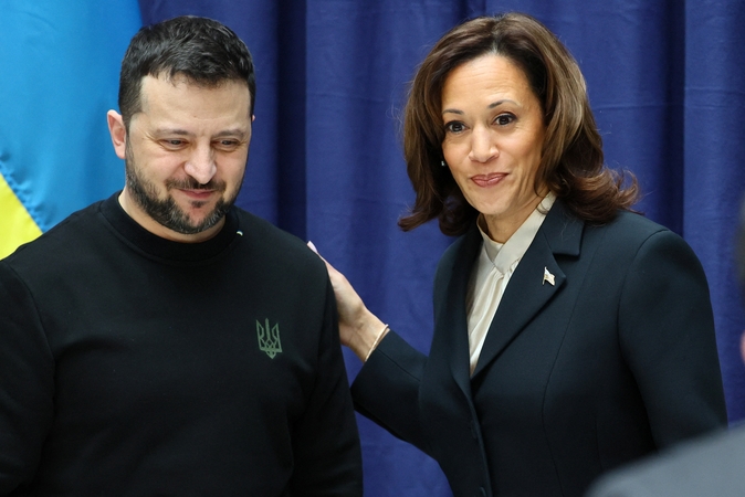 K. Harris: JAV negali žaisti politinių žaidimų dėl pagalbos teikimo Ukrainai
