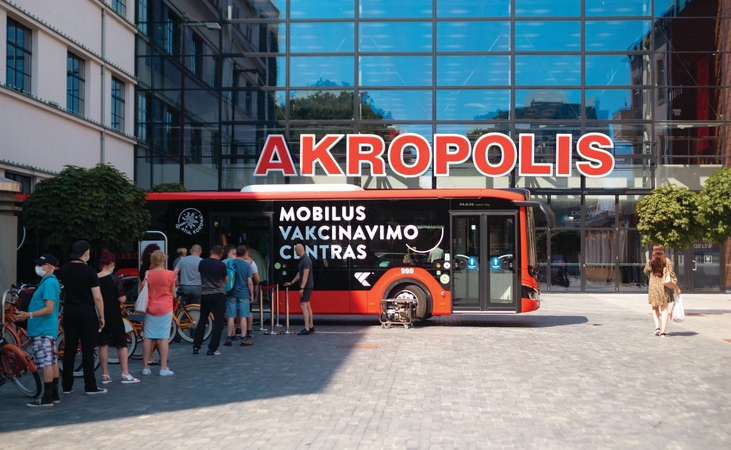 Riedantis „skiepų kabinetas“ Kaune stabtelėjo ties „Akropoliu“, toliau – Muzikinis teatras