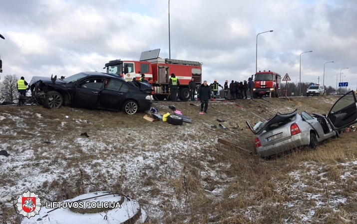 Drama Panevėžio rajone: avariją sukėlė vogtu BMW sprukęs vairuotojas