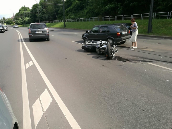 Į kraupią avariją Kaune patekęs motociklininkas – komoje (ieškomi liudininkai)