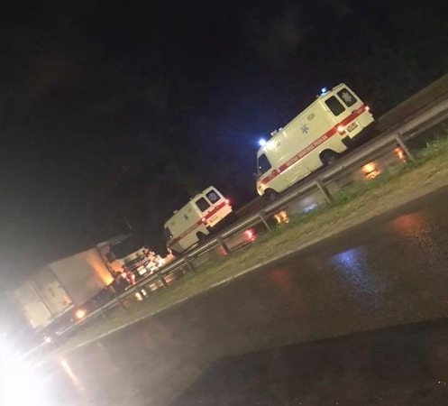 Naktinė avarija Kaune: nesuvaldytas vilkikas rėžėsi į stulpą