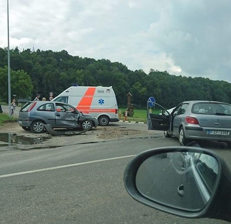 Netoli Lapių – avarija: medikų pagalbos prireikė net penkiems žmonėms