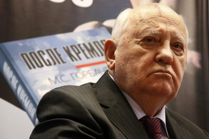 1991 metais Maskvoje šimtai tūkstančių rusų pasmerkė kruvinus sovietų armijos išpuolius Lietuvos sostinėje Vilniuje bei pareikalavo Michail Gorbačiov (Michailo Gorbačiovo) atsistatydinimo.