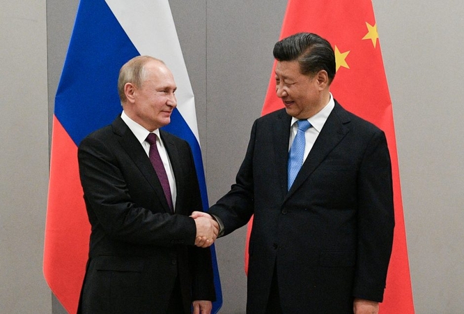 Augant įtampai su Vakarais, Xi Jinpingas susitiks su V. Putinu