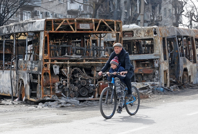 Sužibo viltis: susitarta atidaryti humanitarinį koridorių iš Mariupolio
