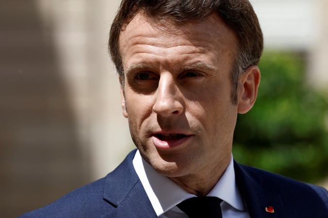 E. Macronas pertvarkė ministrų kabinetą, pakeitė išžaginimu kaltinamą ministrą