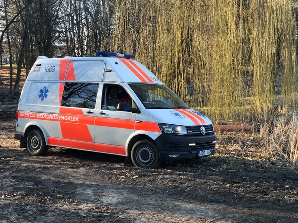 Vėtros taikiniu tapo pakaunės greitosios medikai: viskas baigėsi dar palyginus laimingai 