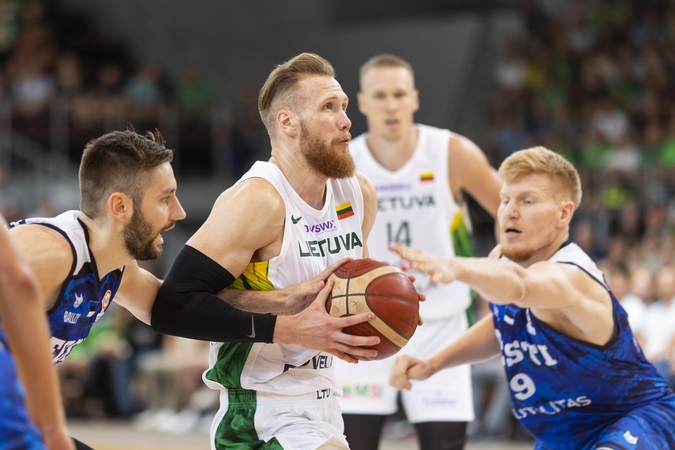 Dvi iš dviejų: I. Brazdeikio tempiama rinktinė vargo su estais