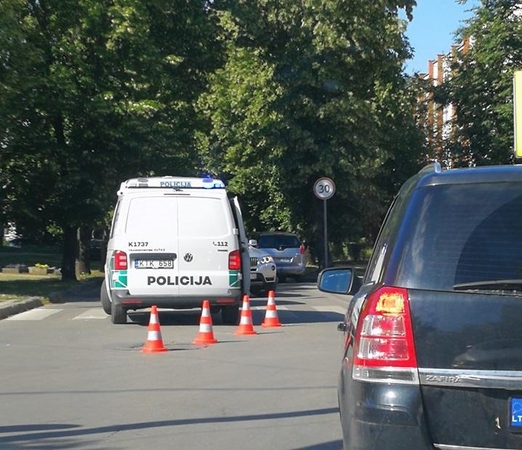 Nelaimės nesibaigia: Kauno pėsčiųjų perėjoje partrenktas jaunuolis