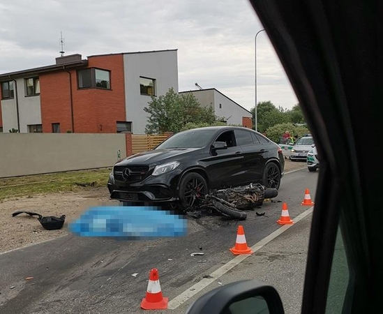 Kraupi avarija kelyje link Lapių: motociklininkas žuvo vietoje 