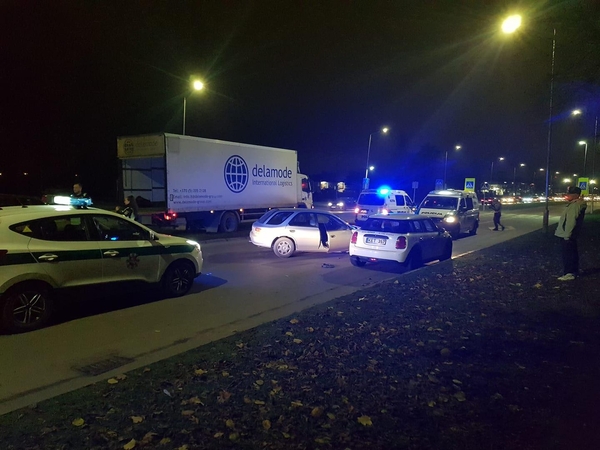 Kaune girta vairuotoja prisivirė košės: kliudė du automobilius, vienas jų – policijos