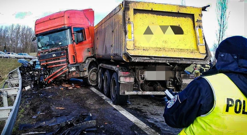 Lenkijoje sunkvežimis sutraiškė lietuvių „Volkswagen“: du tautiečiai – ligoninėje