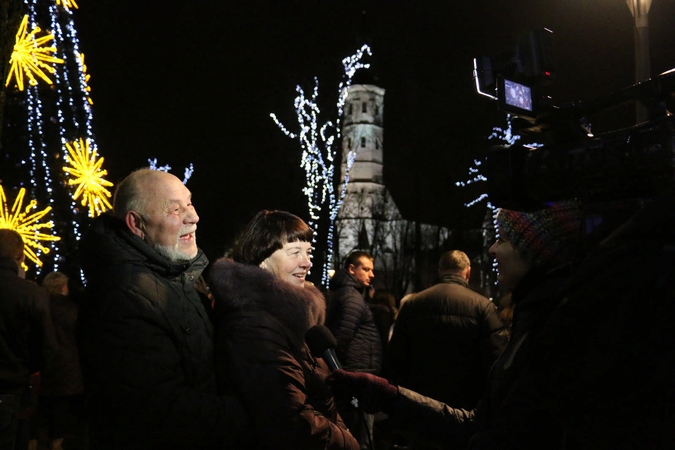 Įžiebta Kalėdų eglė Šiauliuose paskelbė „Šimtmečio Kalėdų“ pradžią
