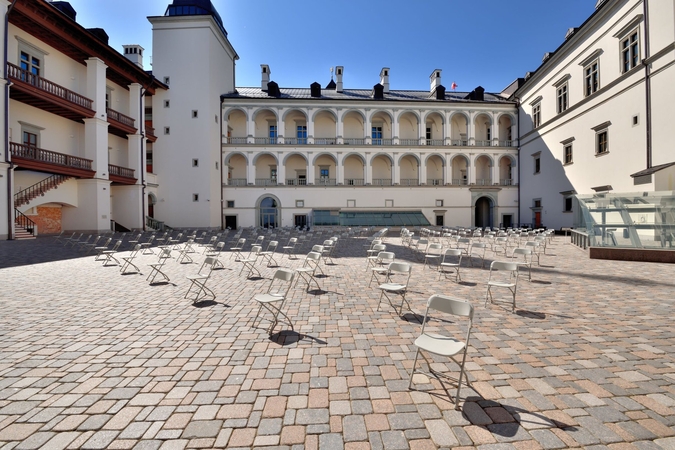 Meno kūrėjai stabdo savo akciją, laukiama leidimo scenos meno renginiams