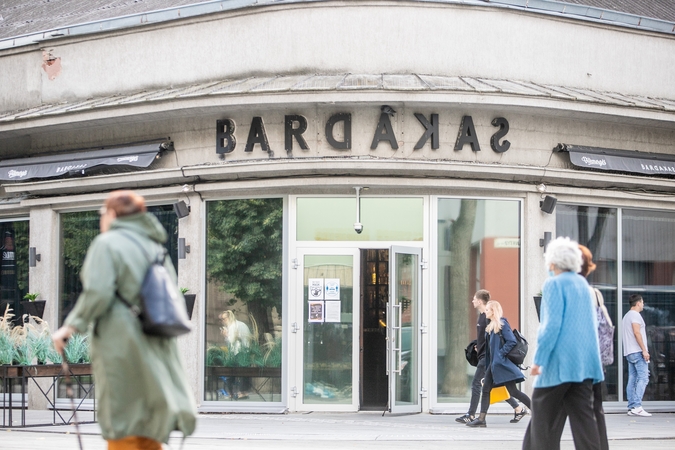 „Bardakui“ – kirtis dėl žeminančios reklamos: „Čia visada išsuksi – gražią moterį arba gerą žmoną“